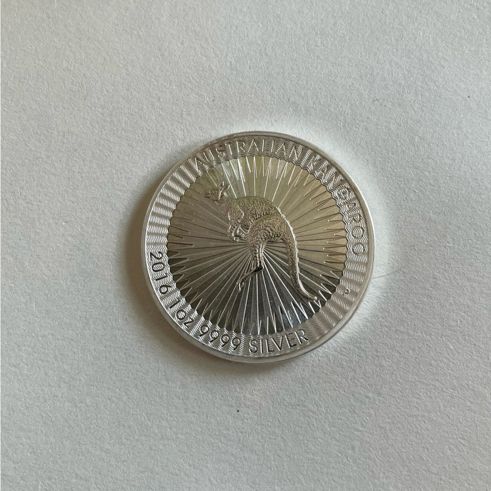 2016 Australia 1 Dollar Silver Kangaroo Coin - Picture 2 of 3